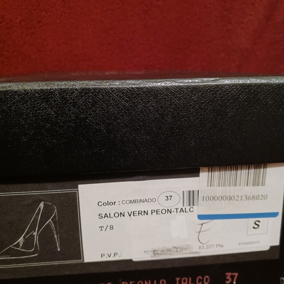 Like NEW PRADA Shoes - ONLY $225! ORIGINALLY $700 - Picture 6 of 15